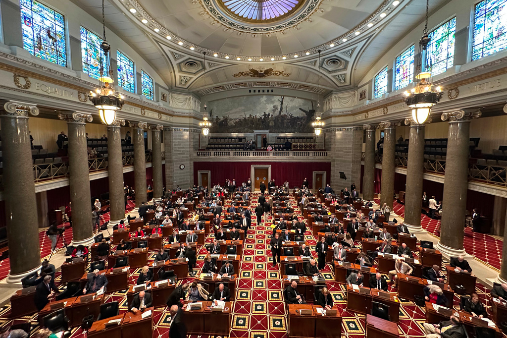 Lawmakers work in the Missouri House chamber Tuesday, April 21, 2026, in Jefferson City, Mo. (AP Photo/David A. Lieb)