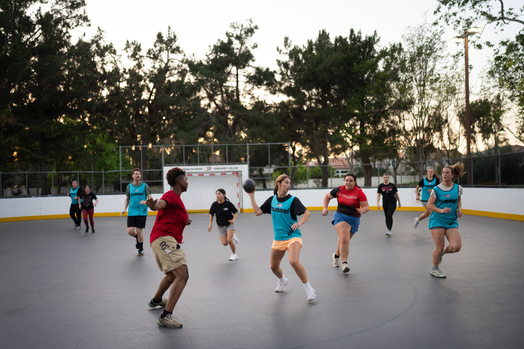 Devyn Holbrook, center, looks to pass during a handball training session in Tustin, Calif., Wednesday, March 25, 2026. (AP Photo/Jae C. Hong)