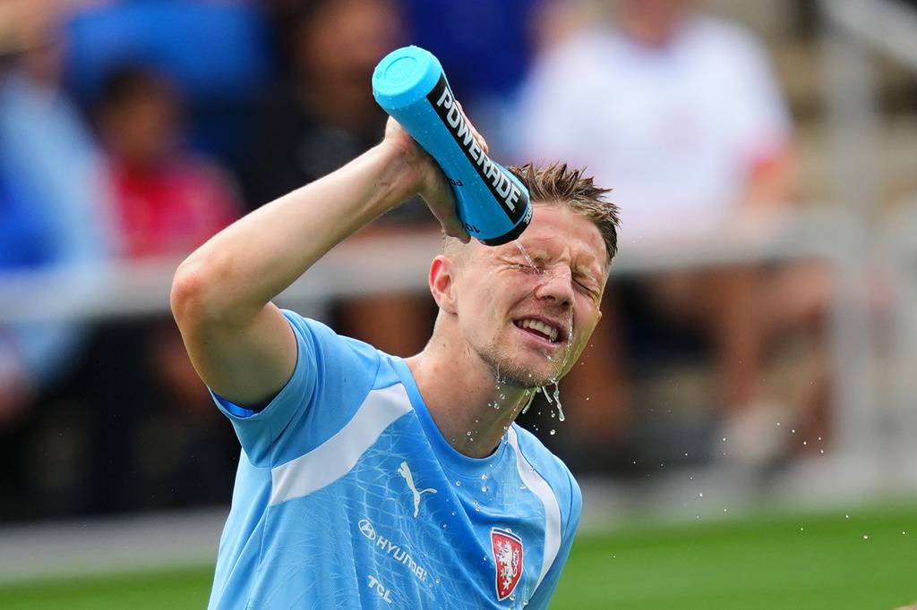 Lukas Cerv, of the Czechia men's national soccer team, refreshes himself while working out in hot Texas weather during a public training session, Saturday, June 6, 2026, in Mansfield, Texas, ahead of the World Cup soccer tournament. (AP Photo/Julio Cortez)