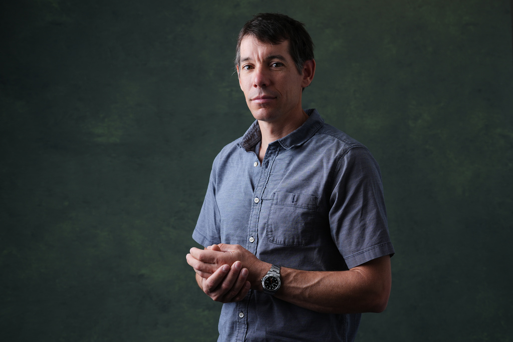 Professional climber Alex Honnold poses, Tuesday, Oct. 21, 2025, in Los Angeles. (AP Photo/Marcio Jose Sanchez)