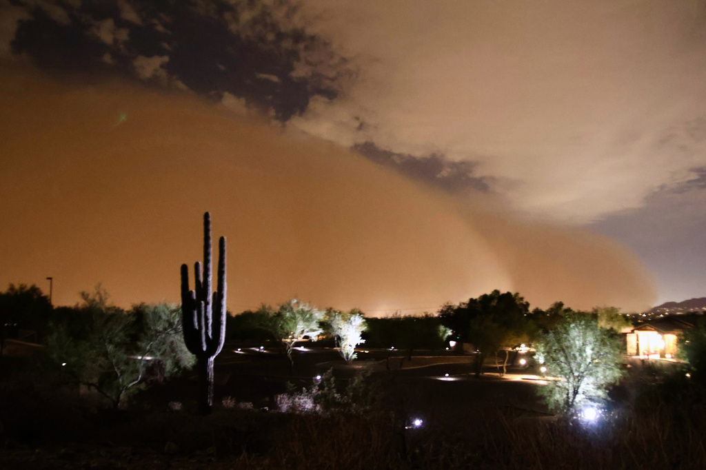 This photo provided by Sean Voysey Olson shows a large haboob dust storm Monday, Aug. 3, 2026, in Scottsdale, Ariz. (Sean Voysey Olson via AP)