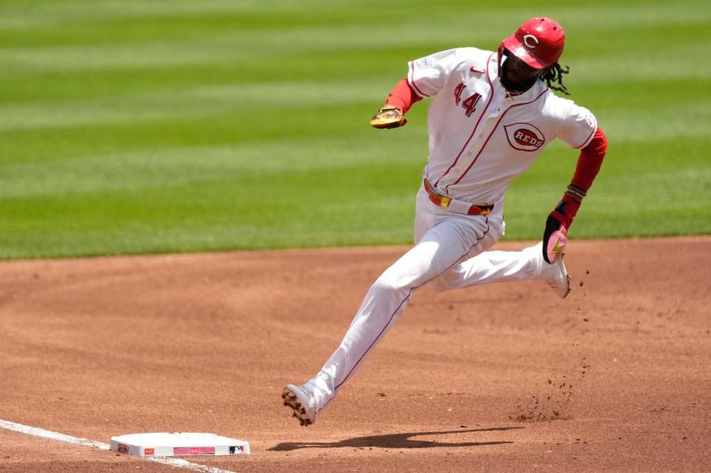 Cincinnati Reds' Elly de la Cruz rounds third base as he scores on a double hit by JJ Bleday during the first inning of a baseball game against the Atlanta Braves in Cincinnati, Sunday, May 31, 2026. (AP Photo/Carolyn Kaster)