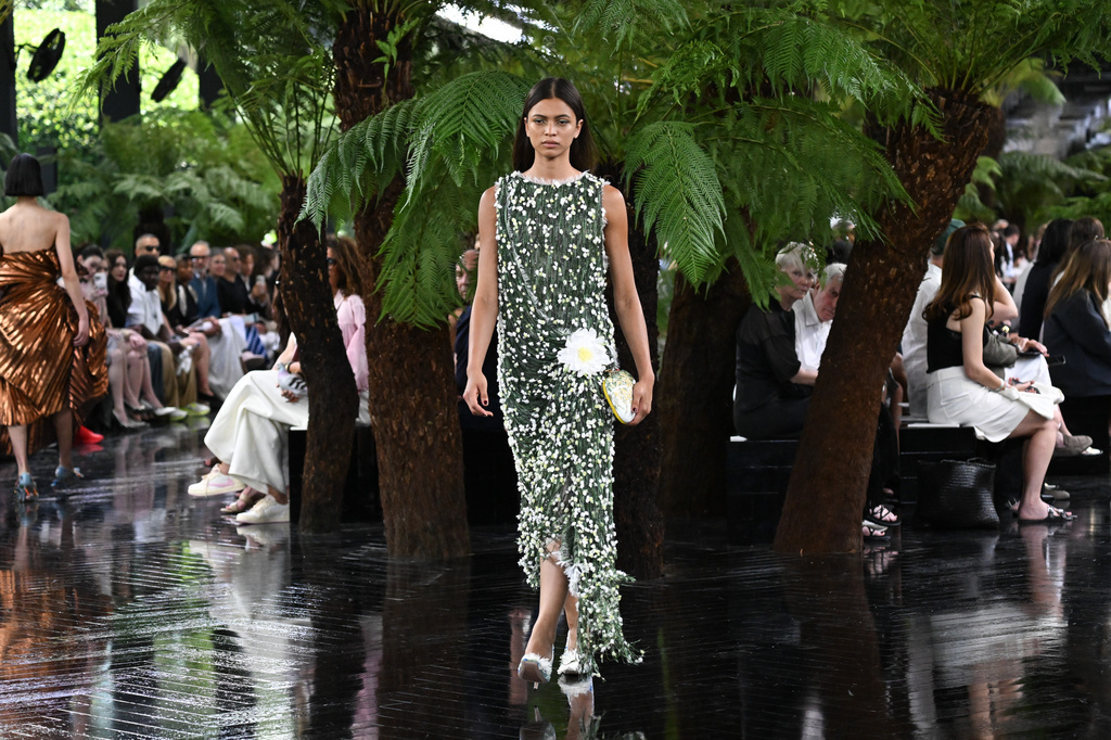 A model wears a creation as part of the Christian Dior Haute Couture Fall/Winter 2026-2027 Women's collection presented in Paris, Monday, July 6, 2026. (AP Photo/Emma Da Silva)