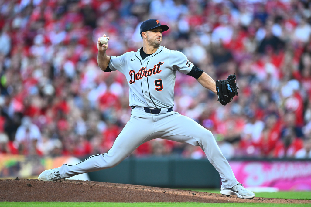 Detroit Tigers pitcher Jack Flaherty throws during the first inning of a baseball game against the Cincinnati Reds in Cincinnati, Saturday, April 25, 2026. (AP Photo/Ben Jackson)