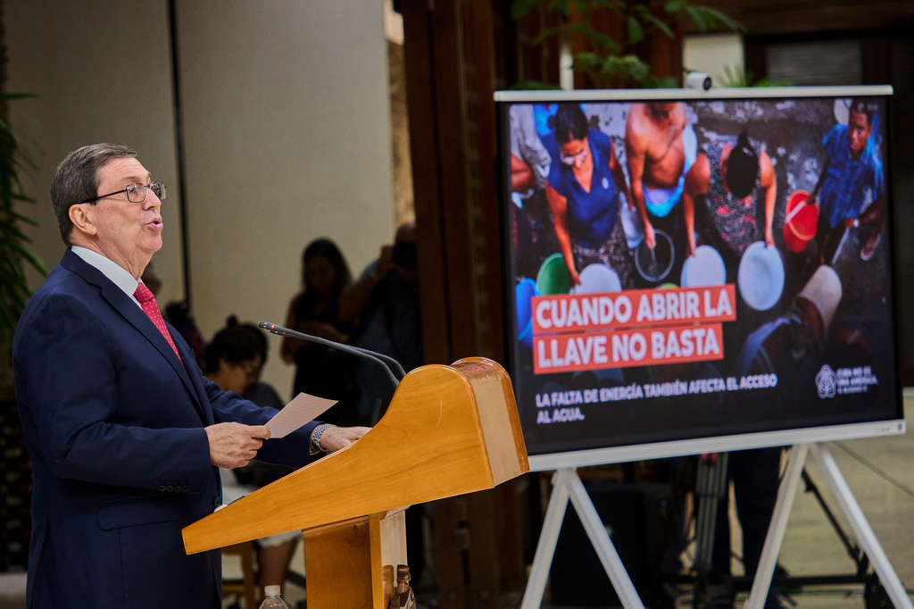 Foreign Minister Bruno Eduardo Rodríguez Parrilla, left, speaks to the press and presents Cuba's report on the impact of the US embargo policy on the island in Havana, Cuba, Monday, Sept. 7, 2026. (AP Photo/Ramon Espinosa)