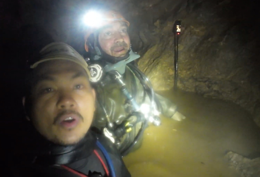 This image made from the video provided by Benz Norrased Palasing Seascout Diving shows rescuers working in flooded cave in Xaisomboun province, Laos, Wednesday, May 27, 2026.(Benz Norrased Palasing Seascout Diving via AP)