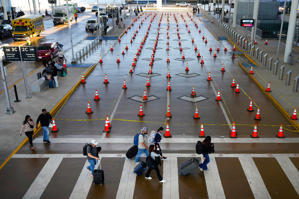 Airline passengers make their way to the security lines in Terminal E at George Bush Intercontinental Airport, Sunday, March 29, 2026, in Houston. (Brett Coomer/Houston Chronicle via AP)