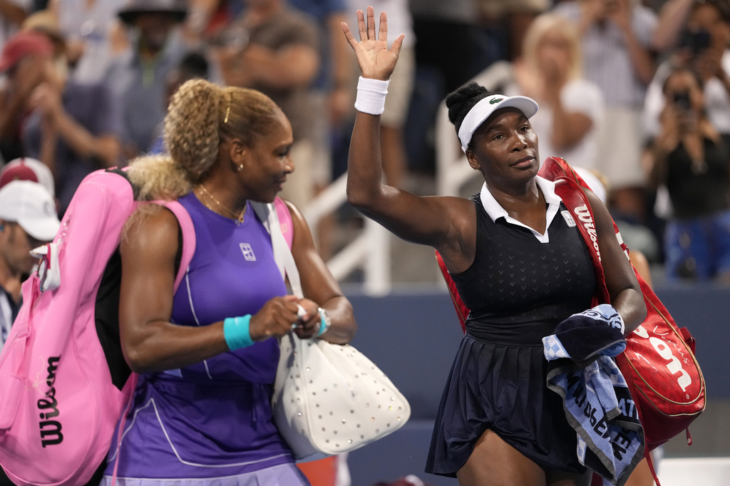 Serena Williams, left, and Venus Williams, right, both of the United States, wave to the crowd at the end of a women's doubles match against Marta Kostyuk, of Ukraine, and Peyton Stearns, also of the United States, at the Cincinnati Open tennis tournament, Monday, Aug. 17, 2026, in Mason, Ohio. (AP Photo/Kareem Elgazzar)
