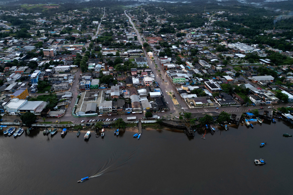 A boat maneuvers near the city of Oiapoque, Brazil, and its ports on the banks of the Oiapoque River, Tuesday, March 10, 2026. (AP Photo/Eraldo Peres)