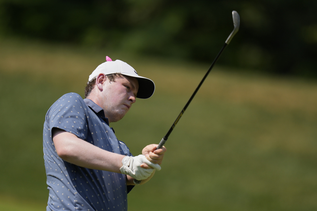 Robert MacIntyre, of Scotland, hits on the first hole during the final round of the BMW Championship golf tournament Sunday, Aug. 17, 2025, in Owings Mills, Md. (AP Photo/Stephanie Scarbrough)