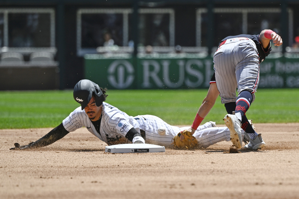 Chicago White Sox's Miguel Vargas, left, safely steals second base past Minnesota Twins shortstop Tristan Gray during the first inning of a baseball game, Thursday, May 28, 2026, in Chicago. (AP Photo/Matt Marton)