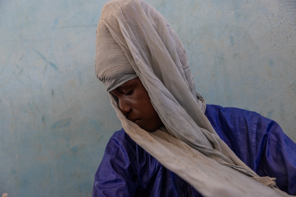 Bakary Bah, who fled Mali in 2023 when more than a dozen people including his brother where killed in his village, sits for a portrait in a camp in Mbera, Mauritania, Tuesday, Nov. 4, 2025. (AP Photo/Caitlin Kelly)