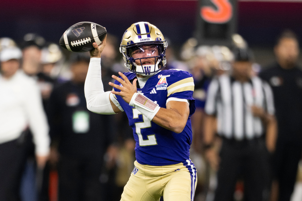 Washington quarterback Demond Williams Jr. (2) throws a pass during the LA Bowl NCAA college football game against Boise State Saturday, Dec. 13, 2025, in Inglewood, Calif. (AP Photo/Kyusung Gong)