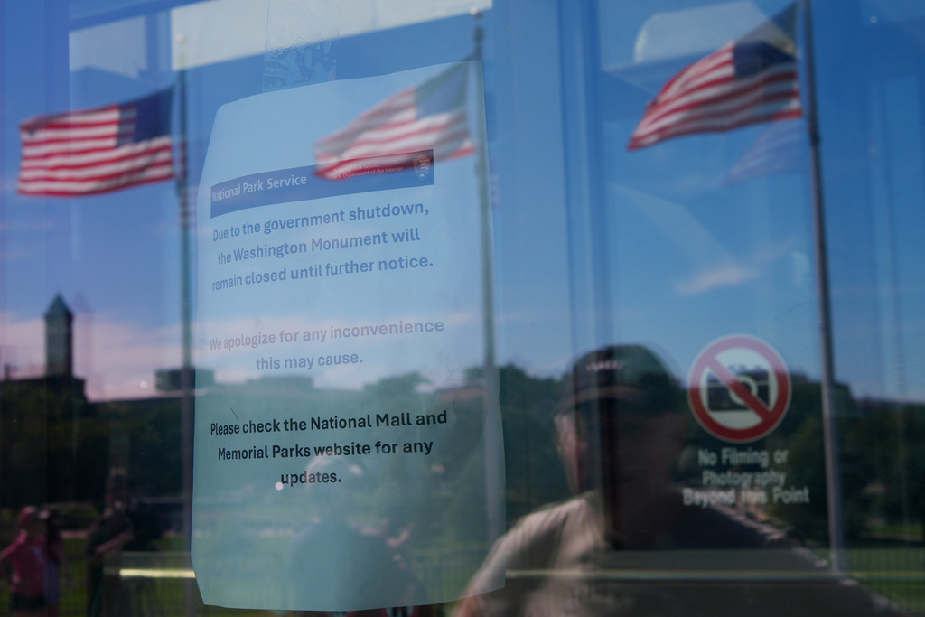 A tourist stops to read the sign announcing that the Washington Monument is closed on the first day of a partial government shutdown, Wednesday, Oct. 1, 2025, inWashington.(AP Photo/Pablo Martinez Monsivais)