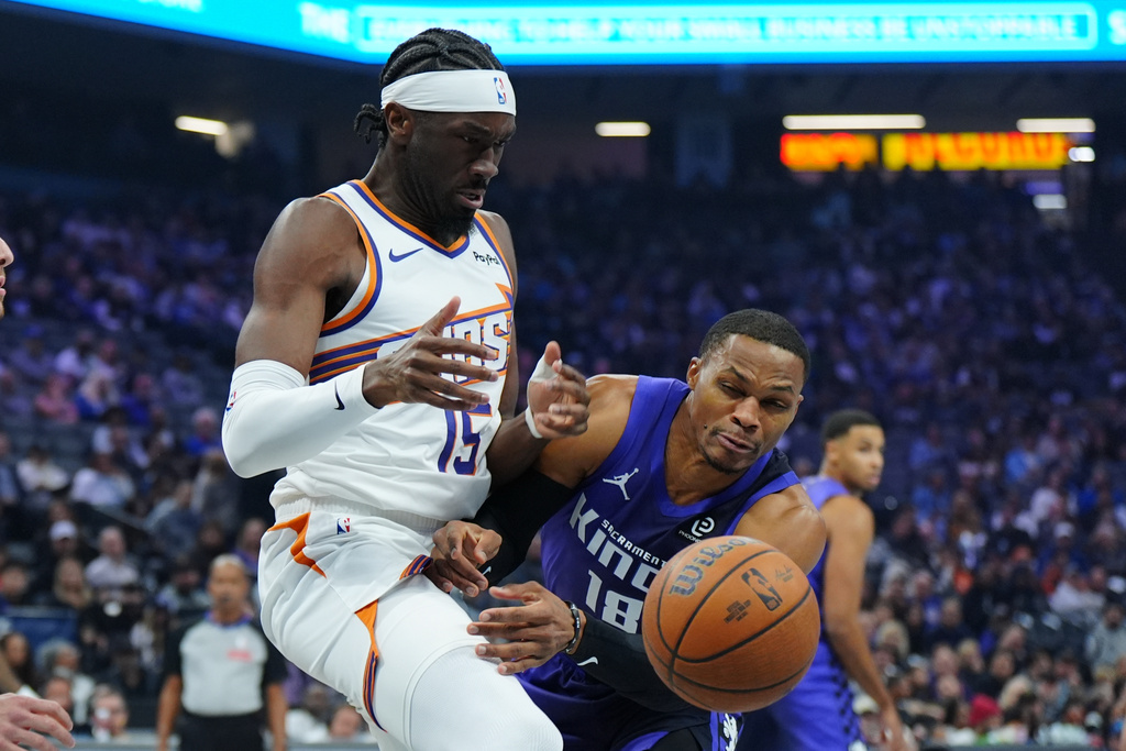 Phoenix Suns center Mark Williams (15) fights for the ball with Sacramento Kings guard Russell Westbrook (18) during the first half of an Emirates NBA Cup basketball game Wednesday, Nov. 26, 2025, in Sacramento, Calif. (AP Photo/Alan Greth)