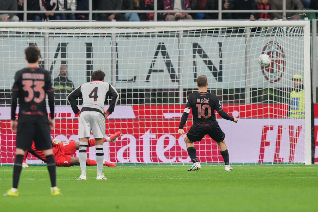 Torino's Nikola Vlasic (10) scores his side's 2nd goal from the penalty spot during the Serie A soccer match between AC Milan and Torino, in Milan, Italy, Saturday, March 21, 2026. (AP Photo/Luca Bruno)