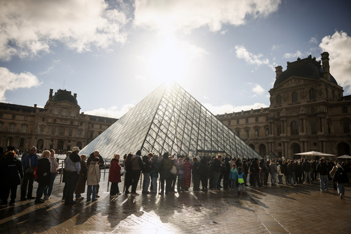Visitors queue outside the Louvre museum, one week after the robbery, Sunday, Oct. 26, 2025 in Paris. The Paris prosecutor said on Sunday that a number of suspects have been arrested over the theft of crown jewels from Paris' Louvre museum last weekend. (AP Photo/Thomas Padilla) Visitors queue outside the Louvre museum, one week after the robbery, Sunday, Oct. 26, 2025 in Paris. The Paris prosecutor said on Sunday that a number of suspects have been arrested over the theft of crown jewels from Paris' Louvre museum last weekend. (AP Photo/Thomas Padilla)