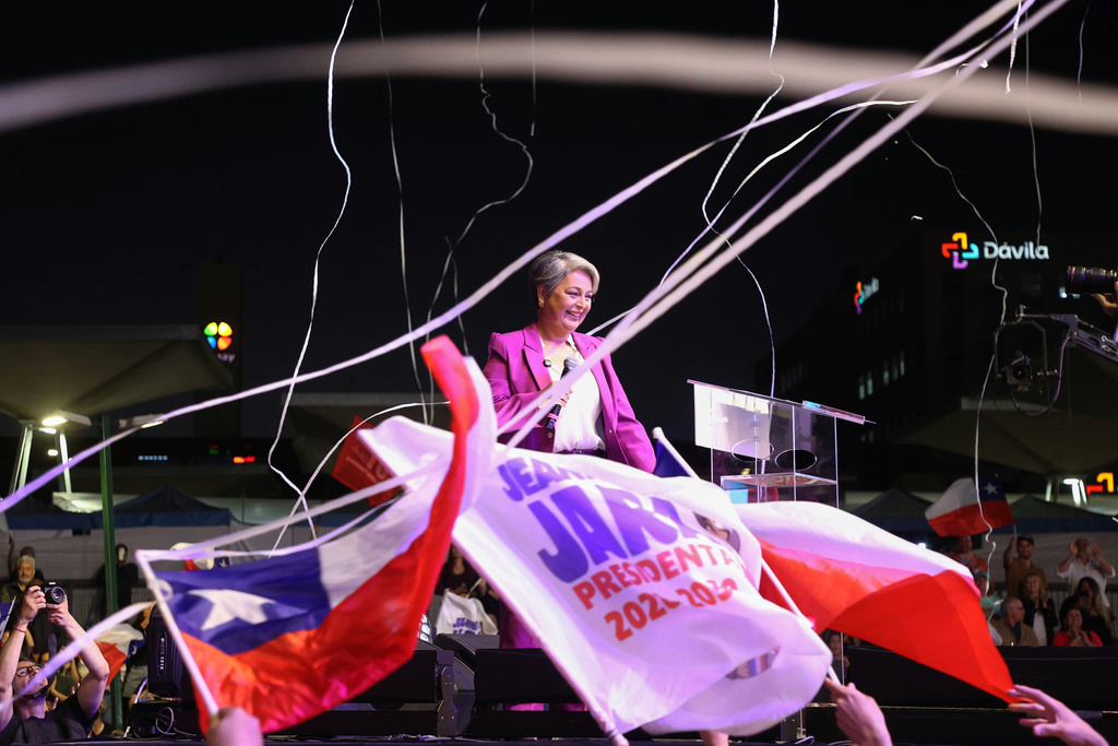 Presidential candidate Jeannette Jara of the Unidad por Chile coalition leads a campaign rally ahead of general elections, in Santiago, Chile, Tuesday, Nov. 11, 2025. (AP Photo/Luis Hidalgo)