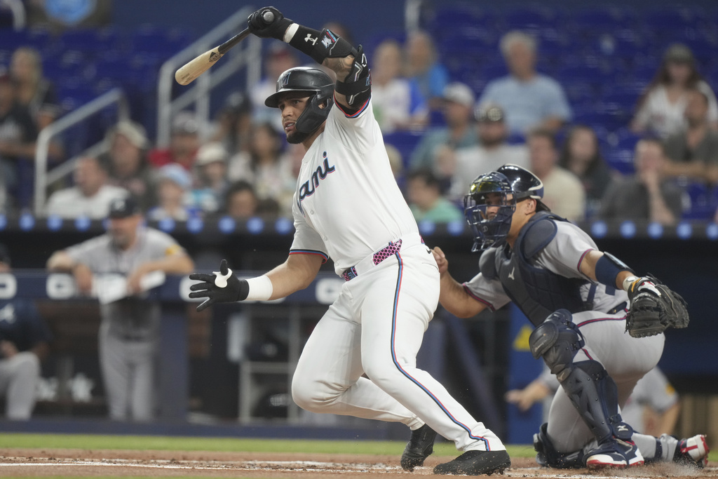 Miami Marlins' Agustín Ramírez hits a single during the first inning of a baseball game against the Atlanta Braves, Monday, Aug. 25, 2025, in Miami. (AP Photo/Marta Lavandier)