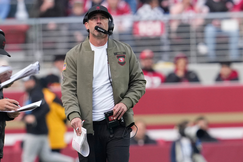 San Francisco 49ers head coach Kyle Shanahan walks along the sideline during the first half of an NFL football game against the Tennessee Titans, Sunday, Dec. 14, 2025, in Santa Clara, Calif. (AP Photo/Godofredo A. Vásquez)