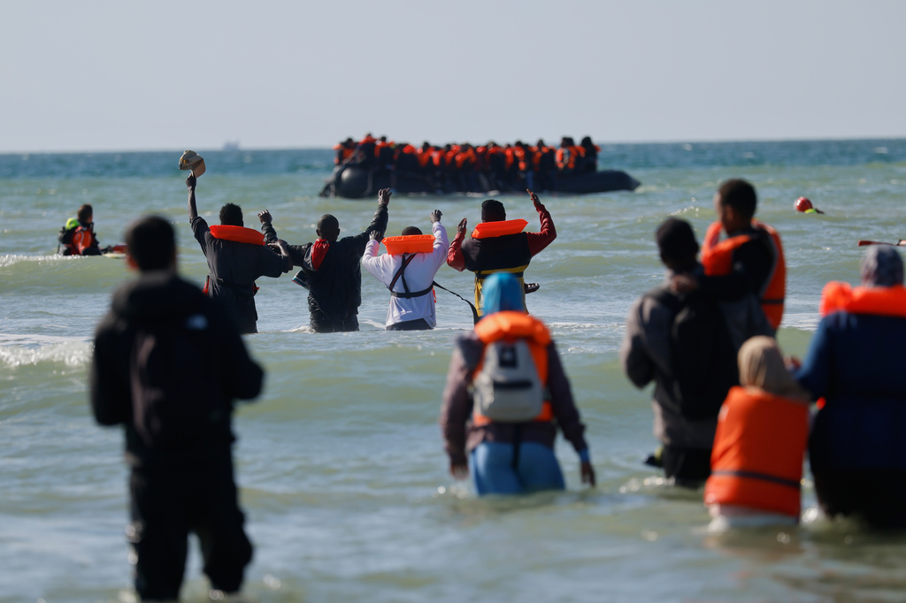 A group of migrants try to cross the channel from France to Britain on a dinghy boat, in Hardelot, northern France, Wednesday, Sept. 23, 2026. (AP Photo/Jean-Francois Badias)