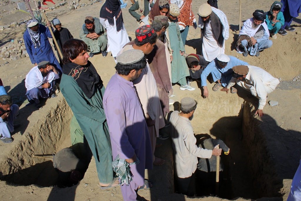 Locals prepare graves for victims of an overnight attack on a home that, according to an Afghan government spokesman, was carried out by Pakistan, in the Gurbaz district of Khost province, Afghanistan, Tuesday, Nov. 25, 2025. (AP Photo/Saifullah Zahir)