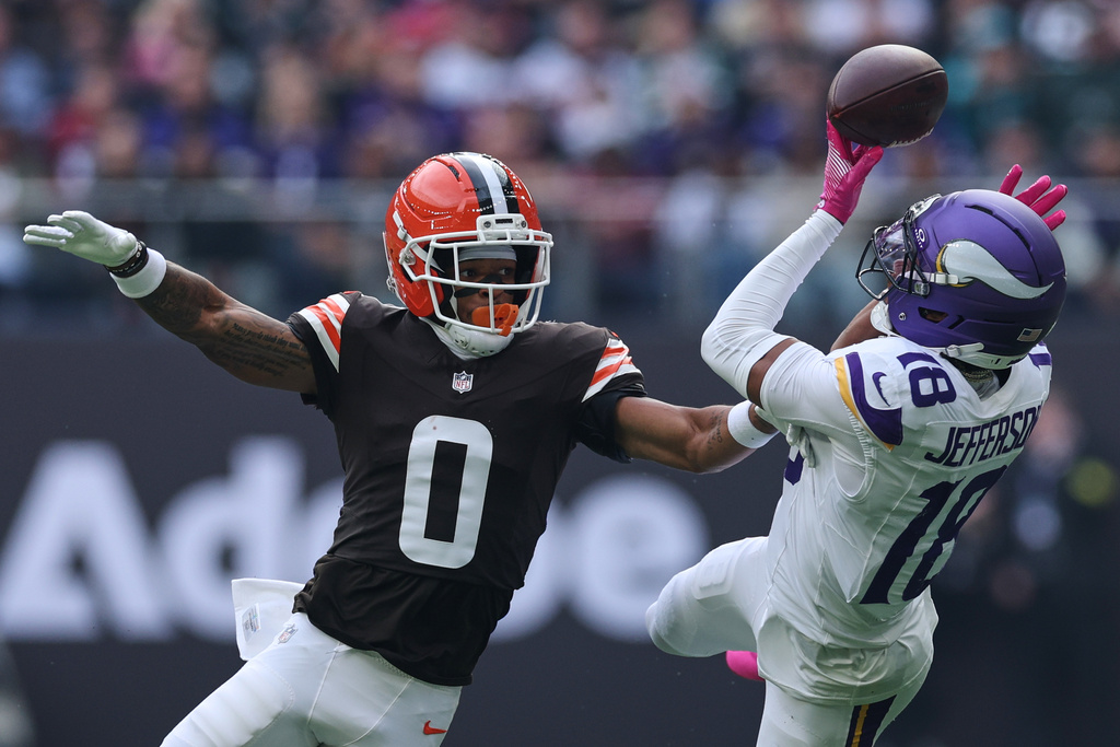 Minnesota Vikings wide receiver Justin Jefferson (18) fails to catch the ball as Cleveland Browns Greg Newsome II challenges during the first half of the NFL game between Minnesota Vikings and Cleveland Browns at the Tottenham Hotspur stadium in London, Sunday, Oct. 5, 2025. (AP Photo/Ian Walton)