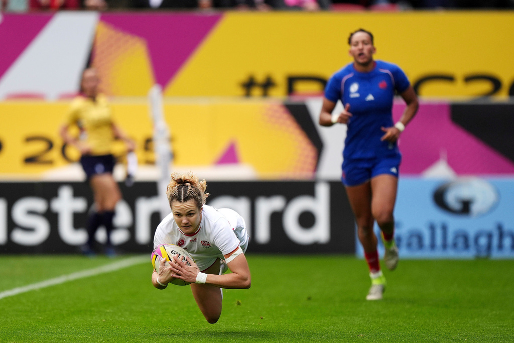 England's Ellie Kildunne scores a try during the Women's Rugby World Cup 2025 semifinal match between France and England at Ashton Gate, in Bristol, England, Saturday Sept. 20, 2025. (Ben Whitley/PA via AP)