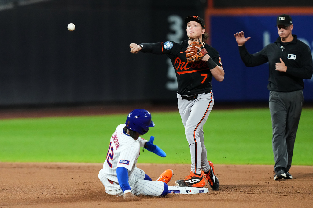 Baltimore Orioles' Jackson Holliday (7) throws out New York Mets' Bo Bichette at first base after foercing out Francisco Lindor (12) for a double play during the first inning of a baseball game Monday, Sept. 14, 2026, in New York. (AP Photo/Frank Franklin II)