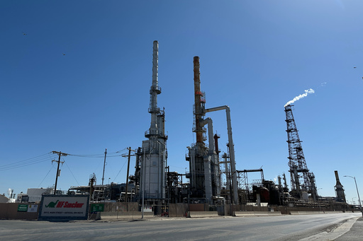 The HF Sinclair Navajo Refinery stands in Artesia, New Mexico, May 21, 2025. (AP Photo/Susan Montoya Bryan) The HF Sinclair Navajo Refinery stands in Artesia, New Mexico, May 21, 2025. (AP Photo/Susan Montoya Bryan)