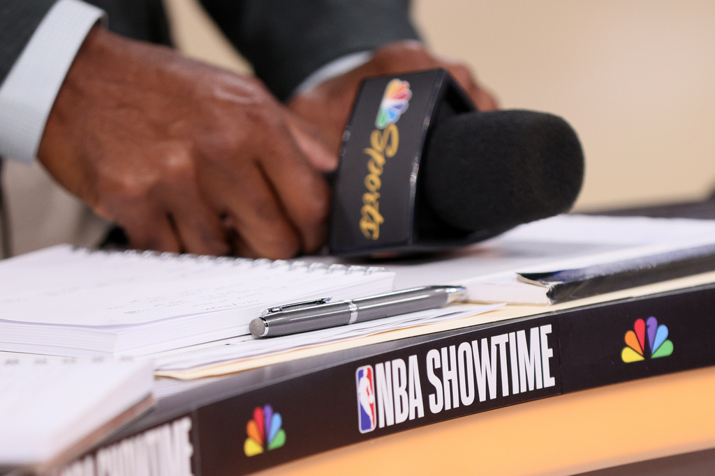 Vince Carter holds a microphone during a broadcast for NBC Sports before an NBA basketball game between the Oklahoma City Thunder and the Houston Rockets, Tuesday, Oct. 21, 2025, in Oklahoma City. (AP Photo/Nate Billings)
