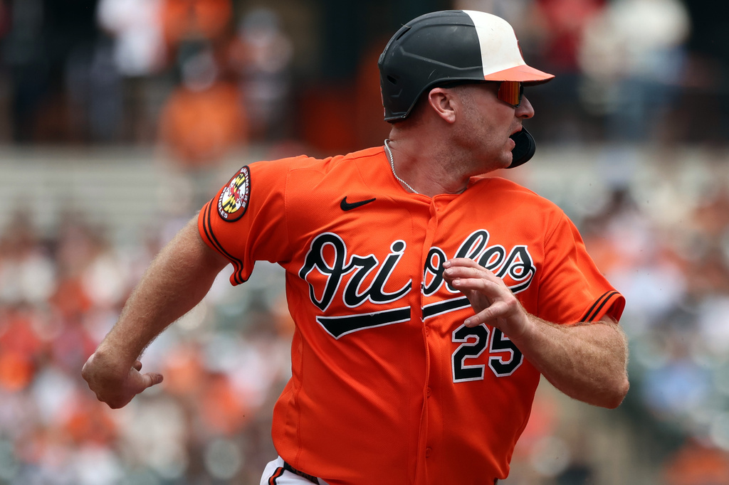 Baltimore Orioles' Pete Alonso advances to third during the first inning of a baseball game against the Atlanta Braves, Sunday, July 26, 2026, in Baltimore. (AP Photo/Daniel Kucin Jr.)