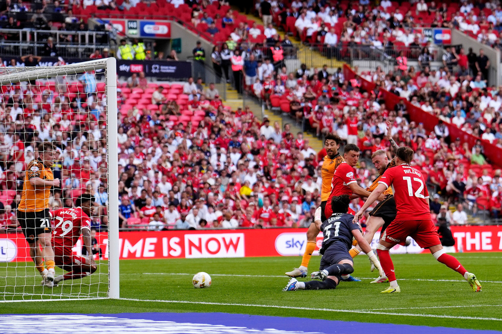 Hull City's Oliver McBurnie, second right, scores their side's first goal of the game during the Championship play-off final between Hull City and Middlesbrough at Wembley Stadium, London, Saturday May 23, 2026. (Jordan Pettitt/PA via AP)