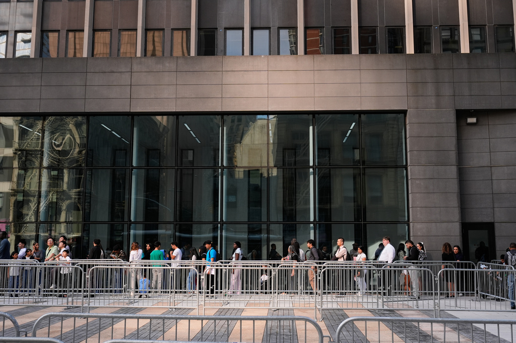 People wait in line to enter immigration courts and services in New York, Monday, July 27, 2026. (AP Photo/Seth Wenig)