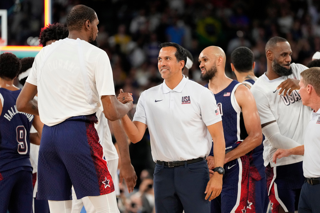 FILE - United States' Kevin Durant, left, and assistant coach Erik Spoelstra congratulate each other after the United States defeated Brazil in a men's basketball game at the 2024 Summer Olympics, Tuesday, Aug. 6, 2024, in Paris, France. (AP Photo/Michael Conroy, File)