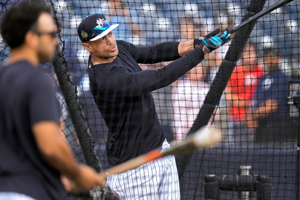 New York Yankees' Giancarlo Stanton takes batting practice during a spring training baseball workout Monday, Feb. 16, 2026, in Tampa, Fla. (AP Photo/Chris O'Meara)