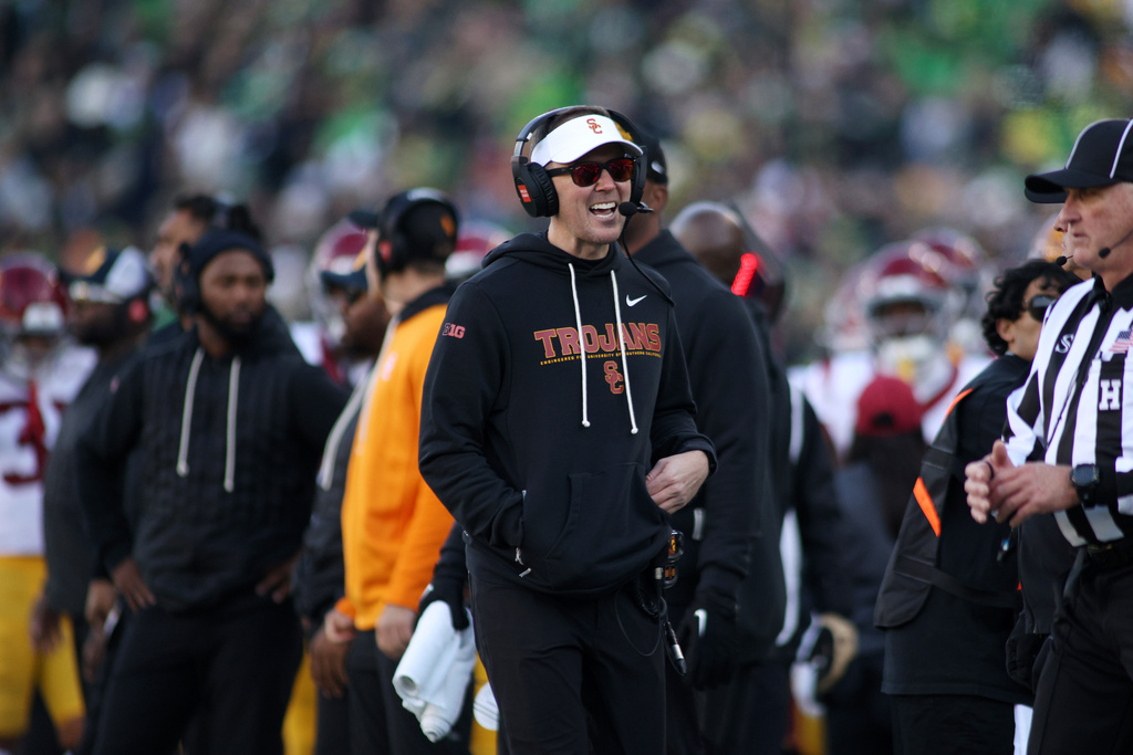 Southern California head coach Lincoln Riley, center, calls instructions during the first half of an NCAA college football game against Oregon, Saturday, Nov. 22, 2025, in Eugene, Ore. (AP Photo/Lydia Ely)