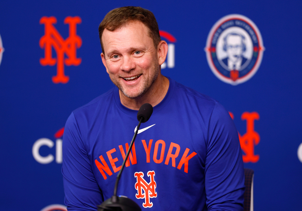 New York Mets interim manager Andy Green answers questions during a news conference, Sunday, Sept. 20, 2026, in New York. (AP Photo/Noah K. Murray)