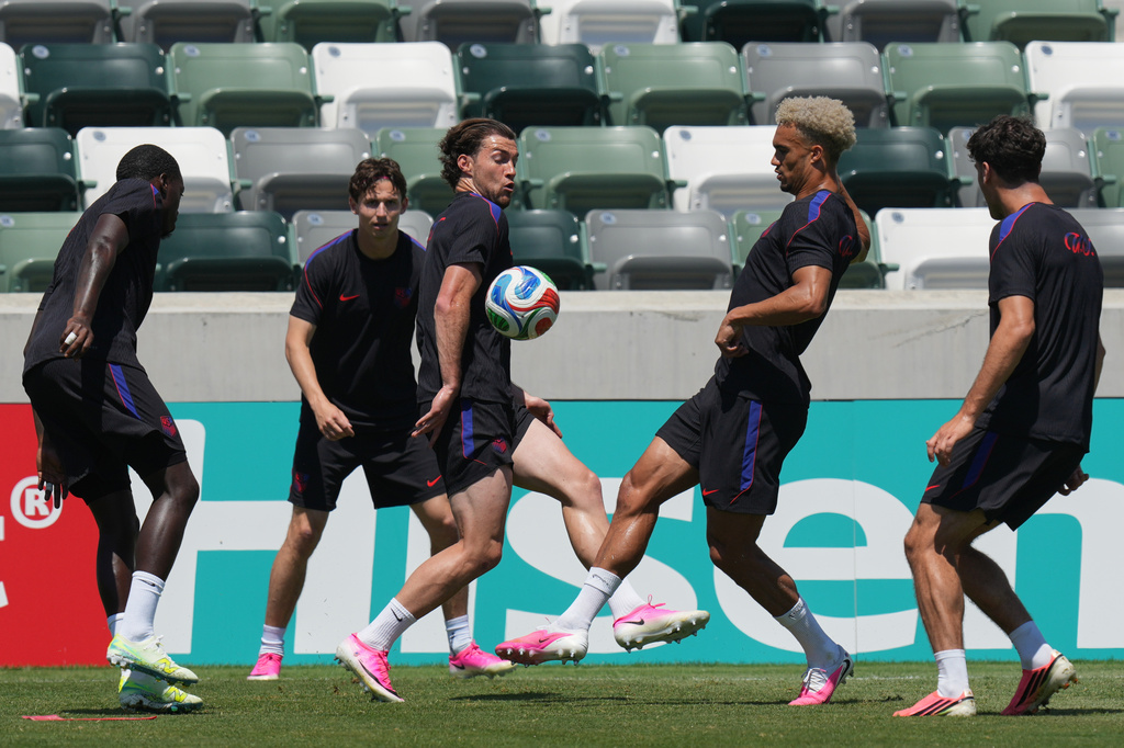 United States' Joe Scally, center, Antonee Robinson, center right, and teammates attend a training session ahead of their FIFA World Cup match against Paraguay at its World Cup soccer tournament training base in Irvine, Calif., Thursday, June 11, 2026. (AP Photo/Andre Penner)