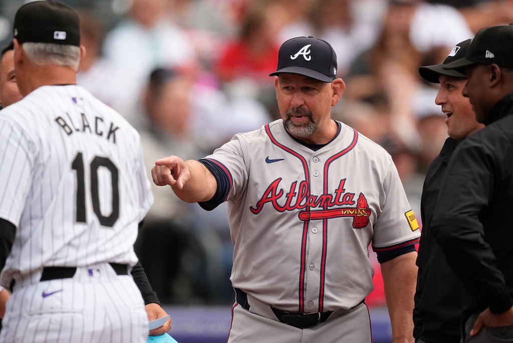 FILE - Atlanta Braves bench coach Walt Weiss, right, points to Colorado Rockies manager Bud Black before the first inning of a baseball game Aug. 9, 2024, in Denver. (AP Photo/David Zalubowski, File)
