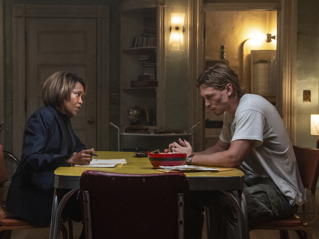 This image released by Sony Pictures Entertainment shows Regina King, left, and Austin Butler in a scene from "Caught Stealing." (Niko Tavernise/Sony Pictures Entertainment via AP)