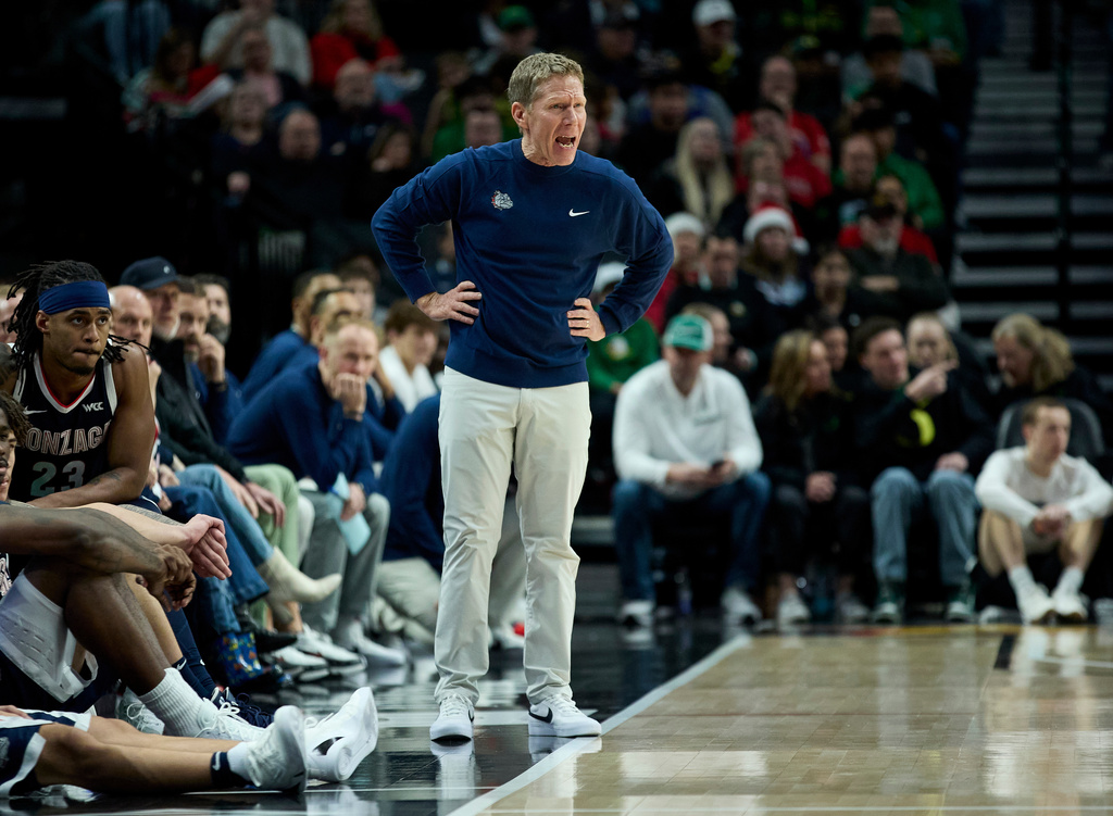 Gonzaga head coach Mark Few yells during the first half of an NCAA college basketball game against Oregon in Portland, Ore., Sunday, Dec. 21, 2025. (AP Photo/Craig Mitchelldyer)