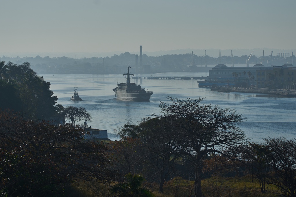 Mexican ship ARM Huasteco, carrying aid according to the Mexican government, arrives to Havana Bay, Cuba, Saturday, Feb. 28, 2026. (AP Photo/Ramon Espinosa)