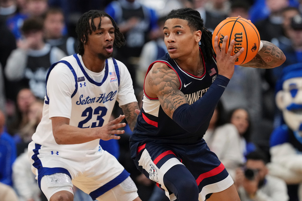 UConn's Jaylin Stewart (3) defends a shot by Seton Hall's Tajuan Simpkins (2) during the second half of an NCAA basketball game Tuesday, Jan. 13, 2026, in Newark, N.J. (AP Photo/Frank Franklin II)