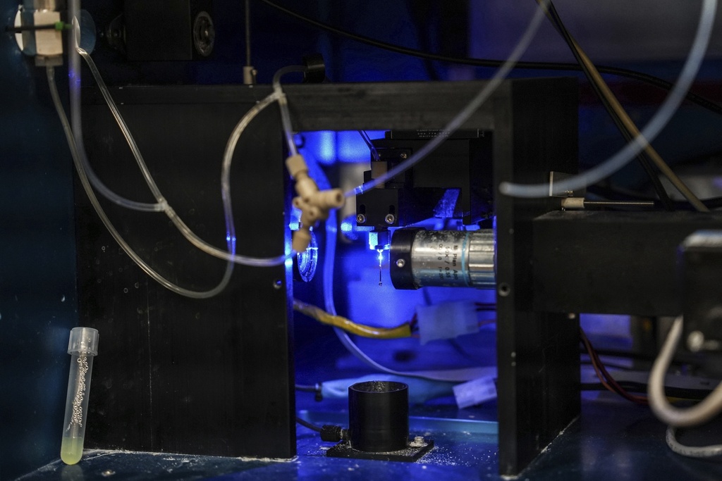 The SeaFlow, a custom-built flow cytometer developed by University of Washington researchers, which uses lasers to detect Prochlorococcus, sits in a lab on Friday, Sept. 5, 2025, in Seattle. (AP Photo/Annika Hammerschlag)