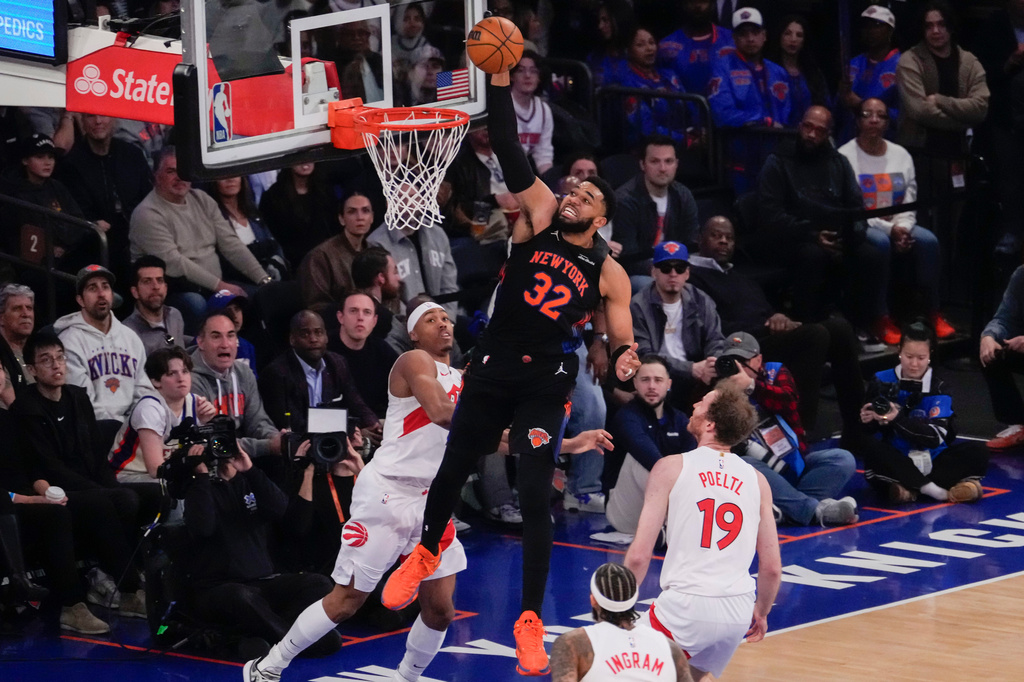 New York Knicks center Karl-Anthony Towns (32) dunks during the first half of an NBA basketball game against Toronto Raptors, Friday, April 10, 2026, in New York. (AP Photo/Yuki Iwamura)