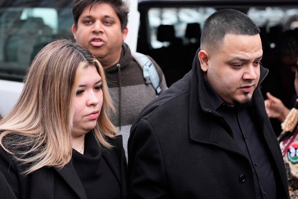 Kilmar Abrego Garcia, right, and his wife Jennifer Vasquez Sura, left, arrive at the federal courthouse Thursday, Feb. 26, 2026, in Nashville, Tenn. (AP Photo/George Walker IV)