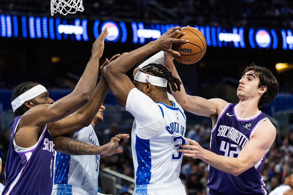Orlando Magic center/forward Wendell Carter Jr. (34) fights for the ball with Sacramento Kings center Maxime Raynaud (42) during the first half of an NBA basketball game, Thursday, March 26, 2026, in Orlando, Fla. (AP Photo/Willie J. Allen Jr.)
