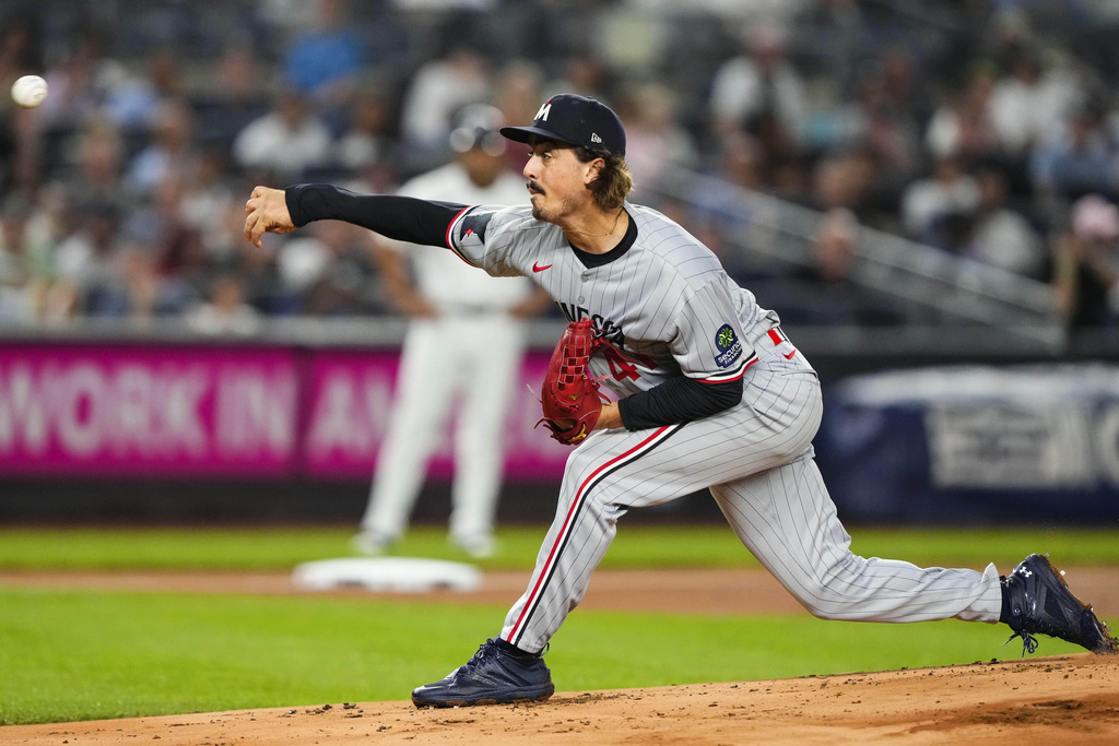 Minnesota Twins pitcher Joe Ryan (41) throws during the first inning of a baseball game against the New York Yankees, Wednesday, Aug. 13, 2025, in New York. (AP Photo/Yuki Iwamura)