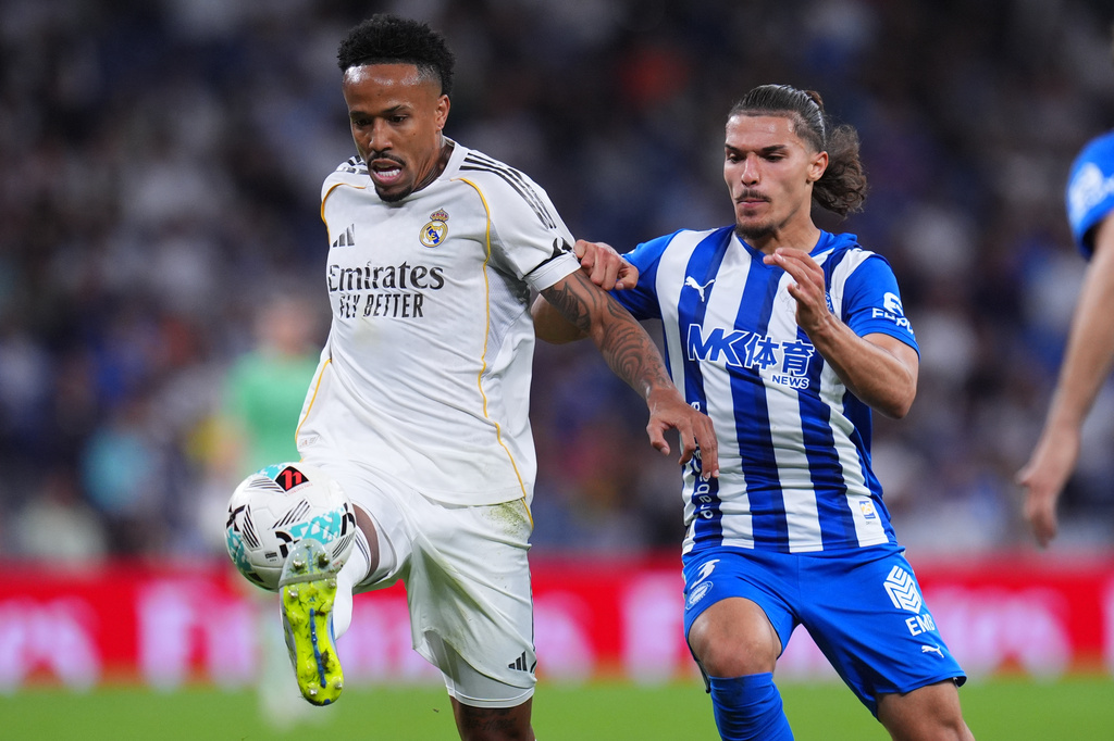 Real Madrid's Eder Militao, in action in front of Alaves' Youssef Enriquez during a La Liga soccer match between Real Madrid and Alaves in Madrid, Spain, Tuesday, April 21, 2026. (AP Photo/Manu Fernandez)